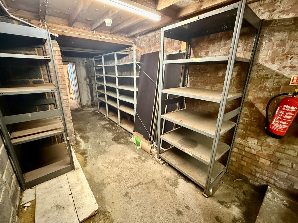 Lot: 30 - MIXED-USE DOUBLE-FRONTED BUILDING - 10 Grange Road - storage area